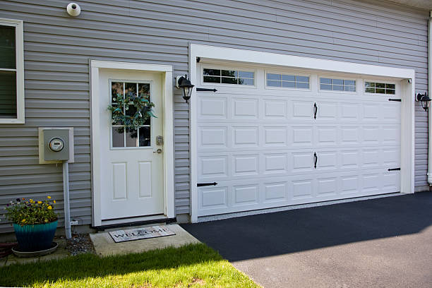 24/7 Emergency Garage Door Panel Replacement experts in Calverton, NY